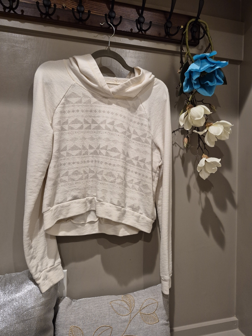 Size S-L Hollister Cream Pullover Cropped Hoodie Sweater - Cozy Aztec Knit